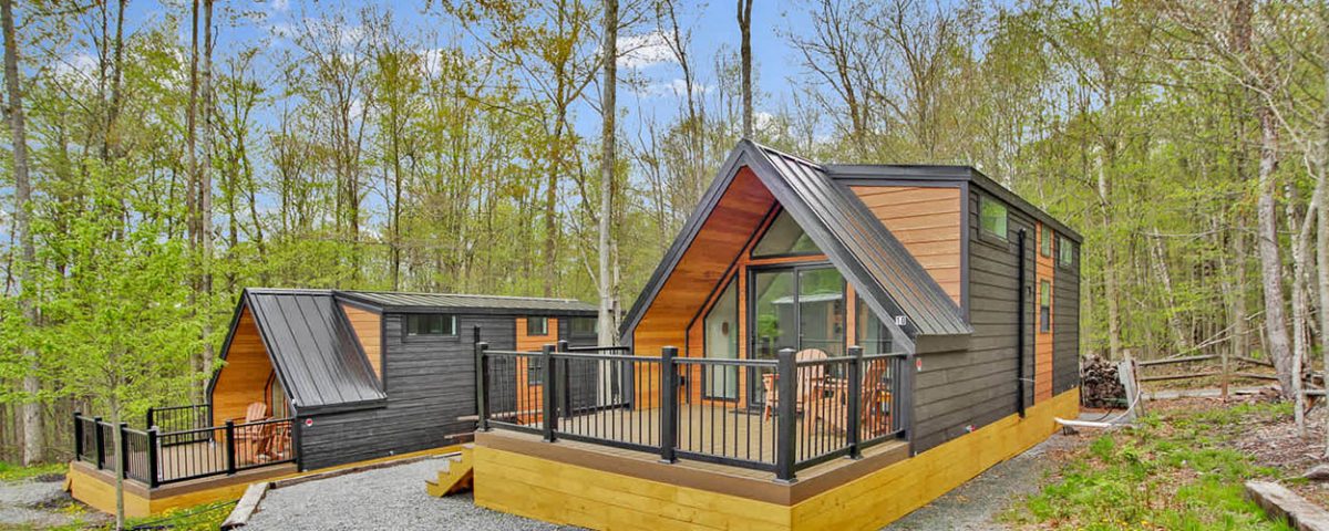 Cabin and RV campsite at Canyon Country Campground in Wellsboro PA surrounded by trees