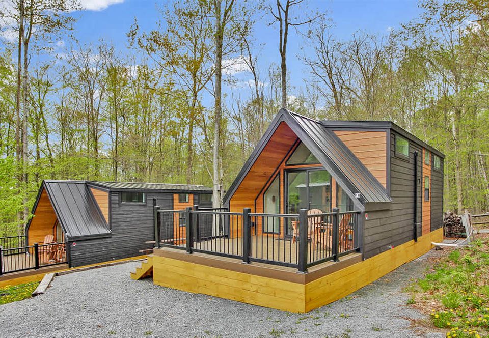 Cabin and RV campsite at Canyon Country Campground in Wellsboro PA surrounded by trees