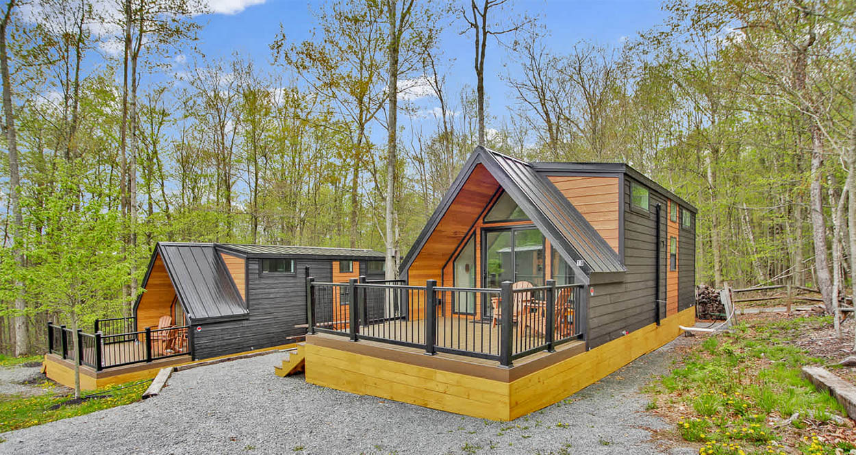Cabin and RV campsite at Canyon Country Campground in Wellsboro PA surrounded by trees